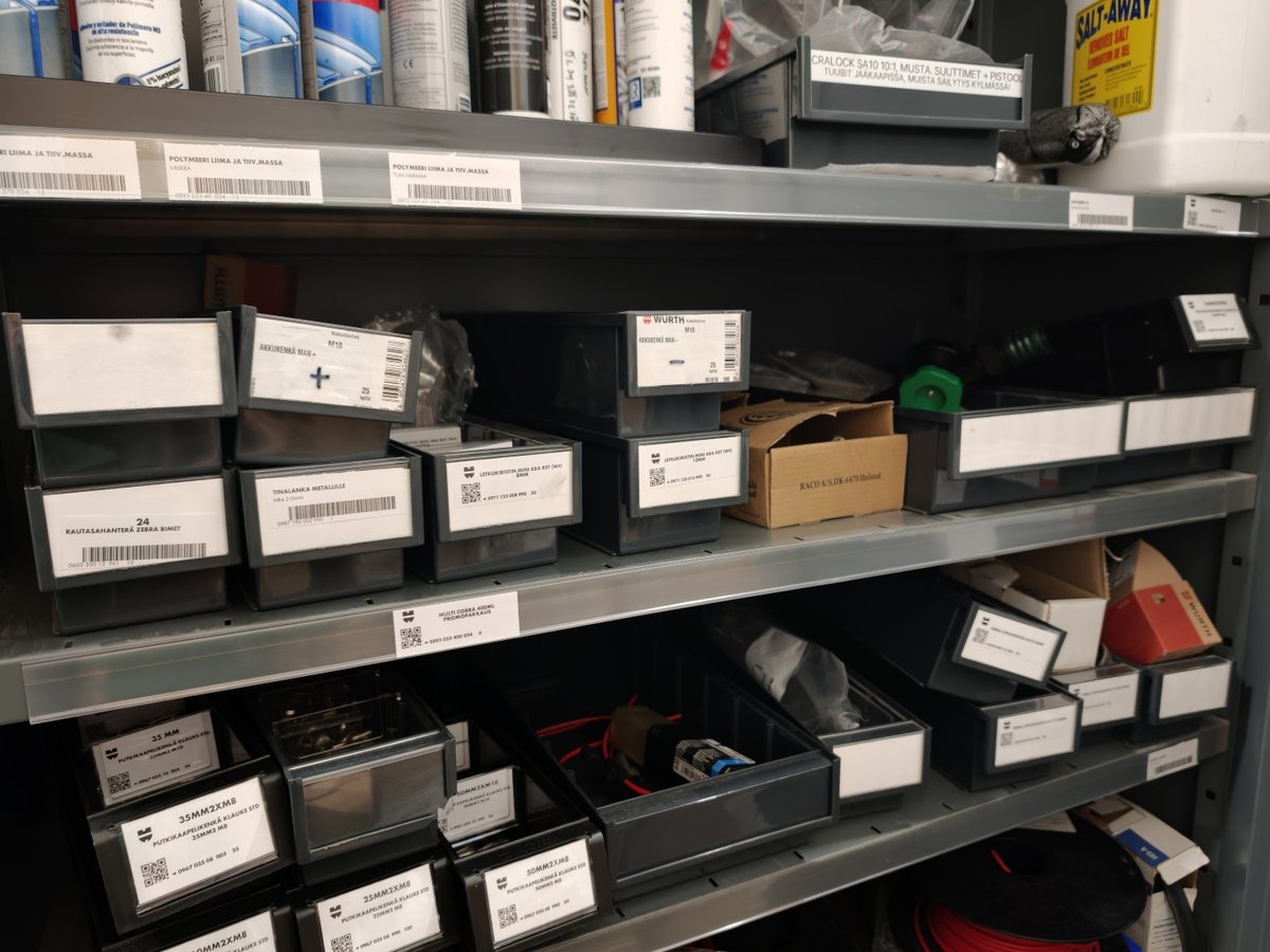 Peltikaappi sisältöineen, Boat Store Finland Oy konkurssipesä