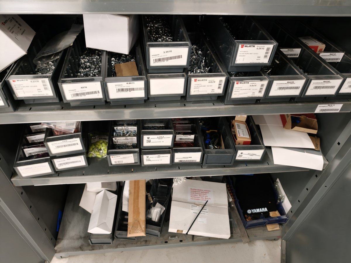 Peltikaappi sisältöineen, Boat Store Finland Oy konkurssipesä
