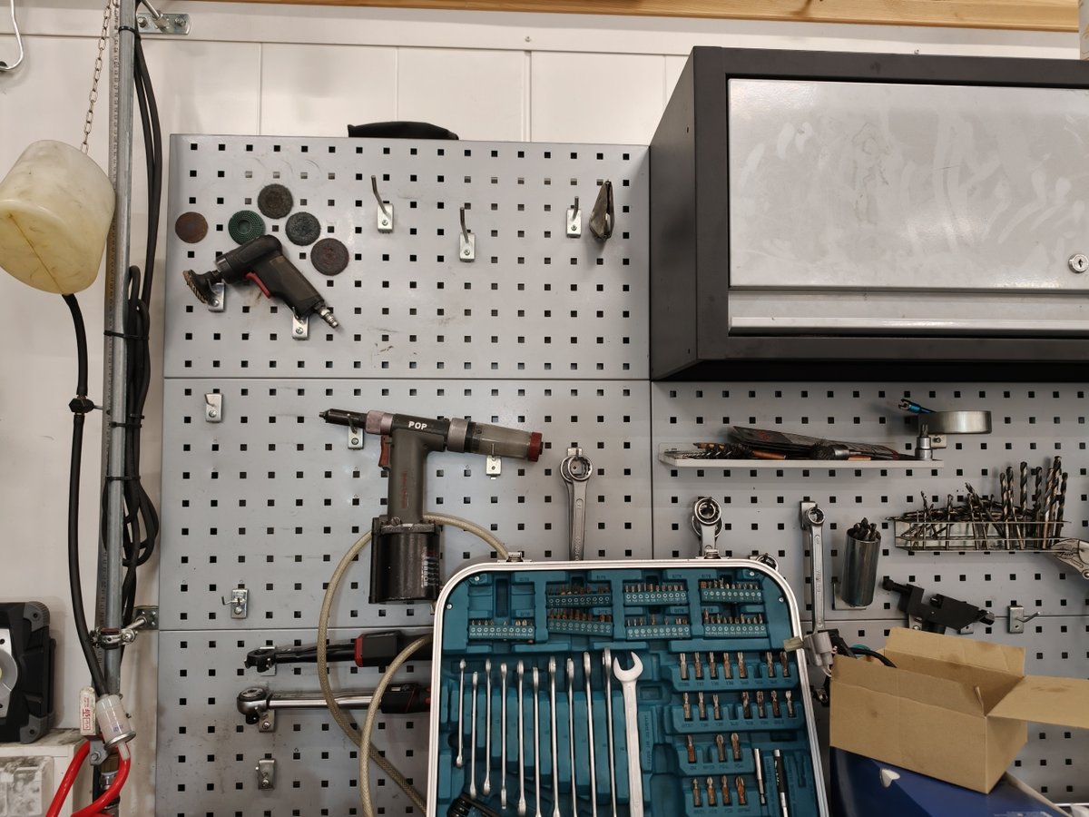 Boxo työkalukaluste työkaluineen, Boat Store Finland Oy konkurssipesä