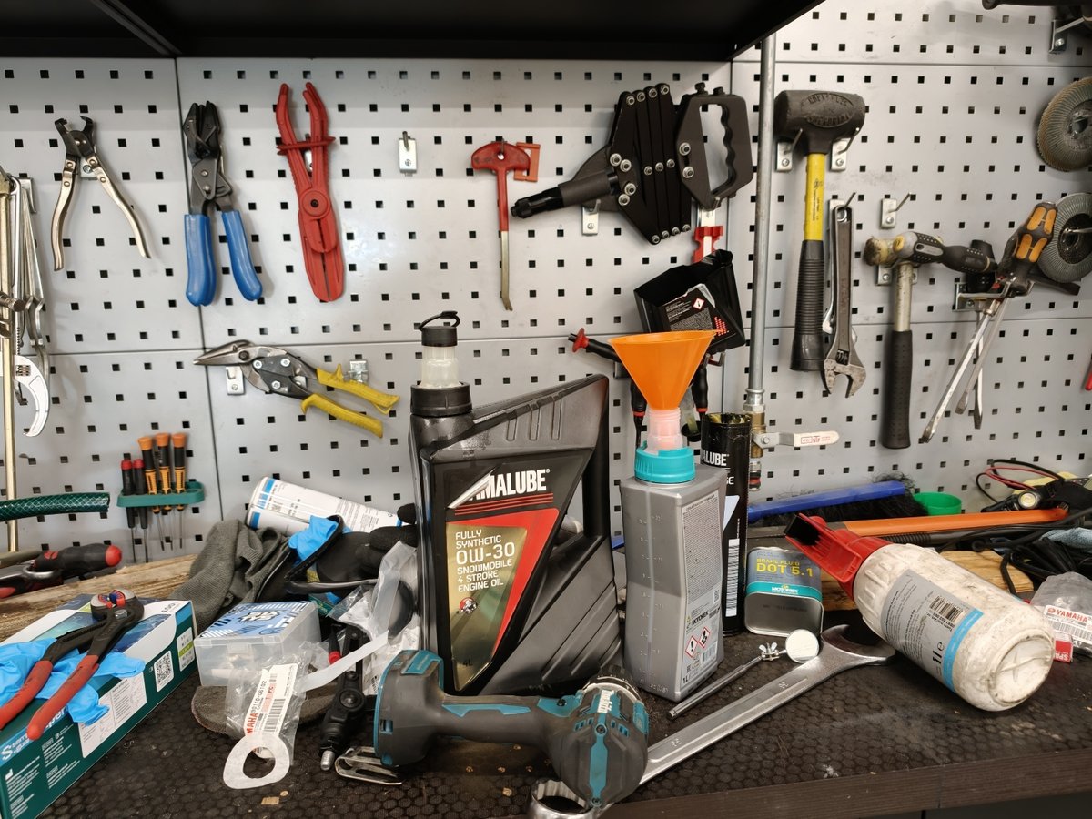Boxo työkalukaluste työkaluineen, Boat Store Finland Oy konkurssipesä