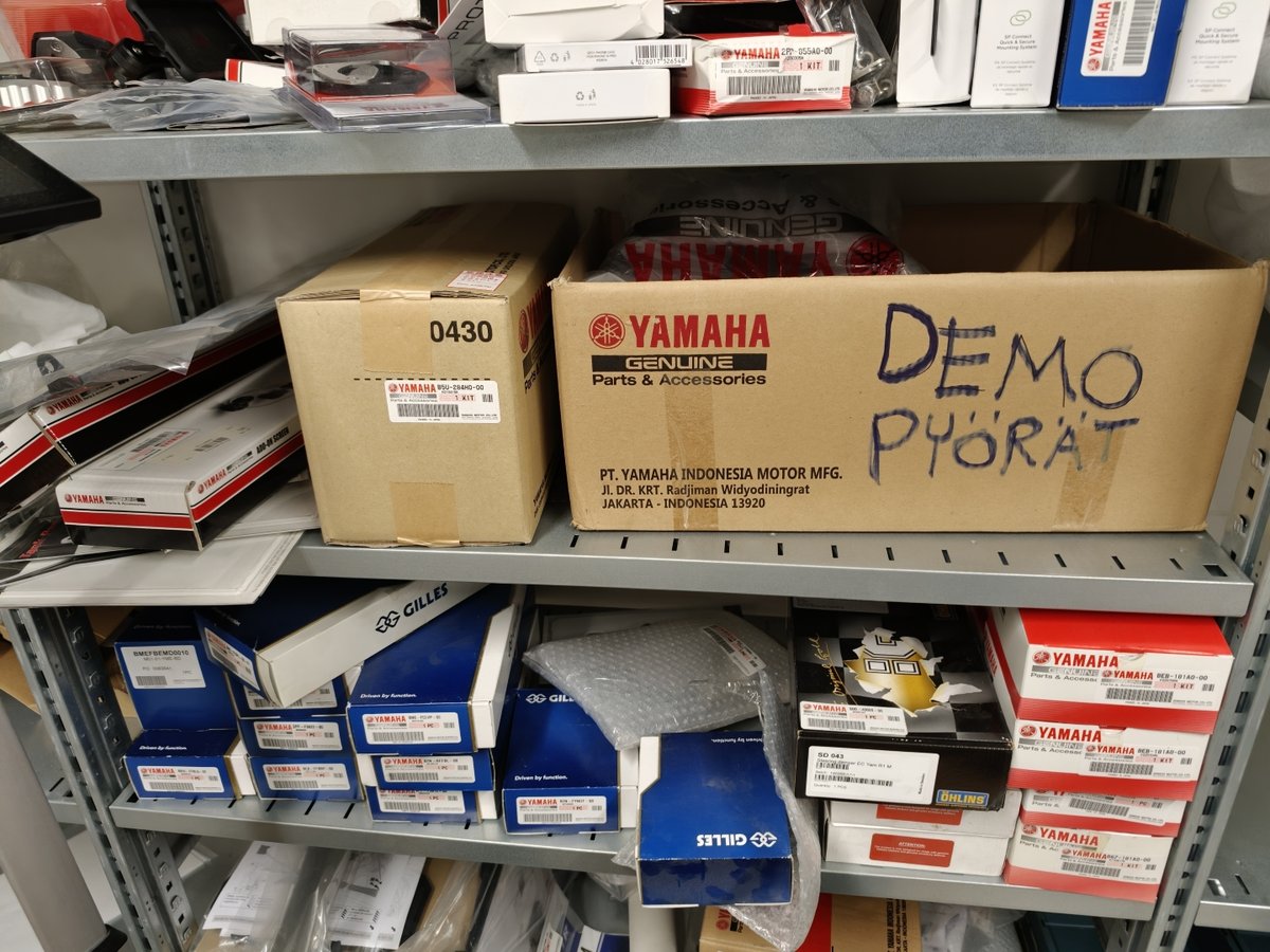 Erilaisia moottoripyörä ja sähköpyörätarvikkeita, Boat Store Finland Oy konkurssipesä