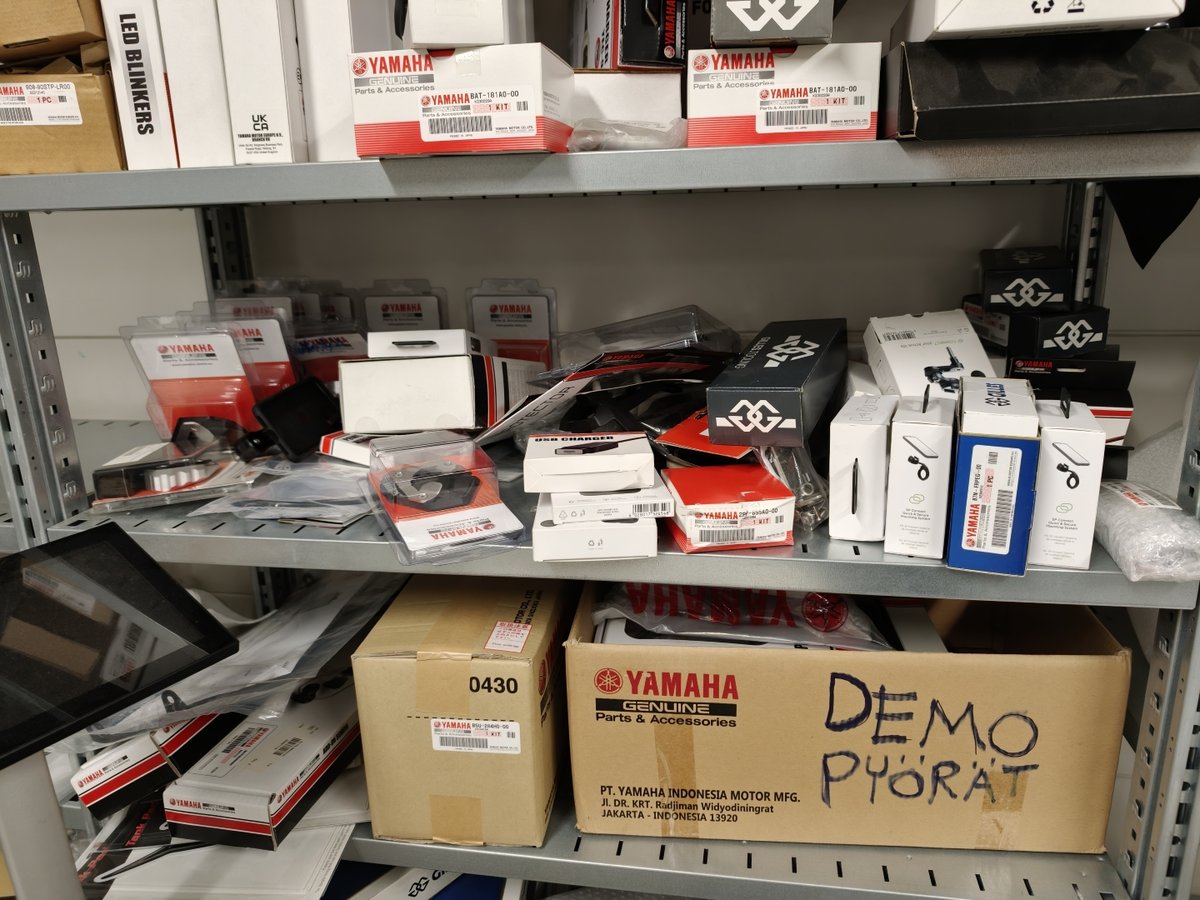 Erilaisia moottoripyörä ja sähköpyörätarvikkeita, Boat Store Finland Oy konkurssipesä