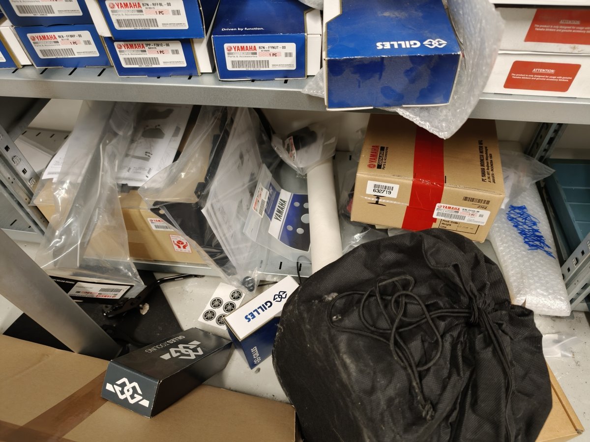 Erilaisia moottoripyörä ja sähköpyörätarvikkeita, Boat Store Finland Oy konkurssipesä