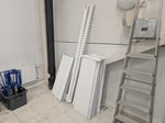 Myymäläkalusteita
