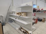 Myymäläkalusteita