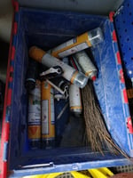Erä erilaisia työkaluja, Dewalt ja Milwaukee, Salaiset Ojat Oy konkurssipesä