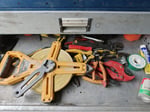 Erä erilaisia työkaluja, Dewalt ja Milwaukee, Salaiset Ojat Oy konkurssipesä