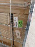 Rullakko ja lava pakattu erilaisia venemyymälätuotteita, Boat Store Finland Oy konkurssipesä