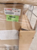 Rullakko ja lava pakattu erilaisia venemyymälätuotteita, Boat Store Finland Oy konkurssipesä