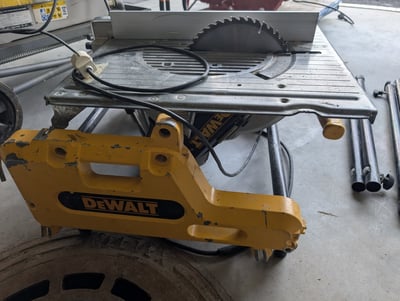 Dewalt DW743 kääntöpöytäsaha