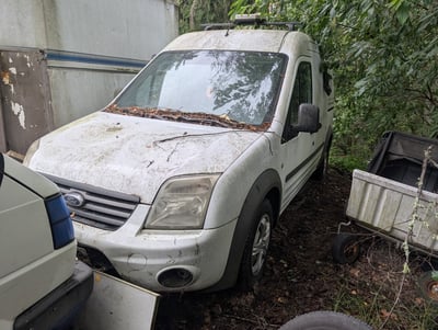 Ford Transit Connect varaosiksi, XML-828, Viking Solutions Oy konkurssipesä