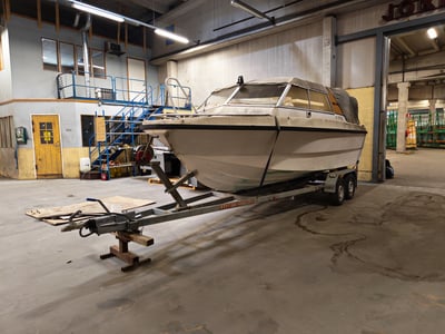 WMH-155 venetraileri ja Ockelbo lasikuituvene