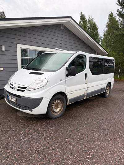 Nissan Primastar bussi, vm. 2010, GJB-953, Viking Solutions Oy konkurssipesä