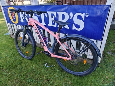Trek Powerfly sähköpyörä, koko L, P.J Häkkänen Oy konkurssipesä